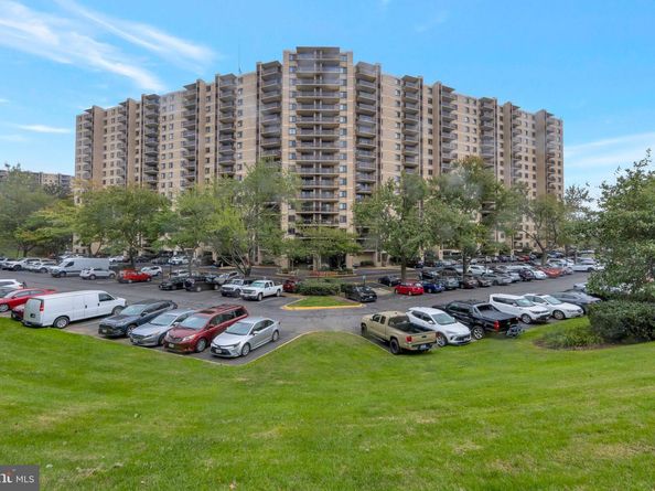 205 Yoakum Parkway 516, Alexandria VA 22304