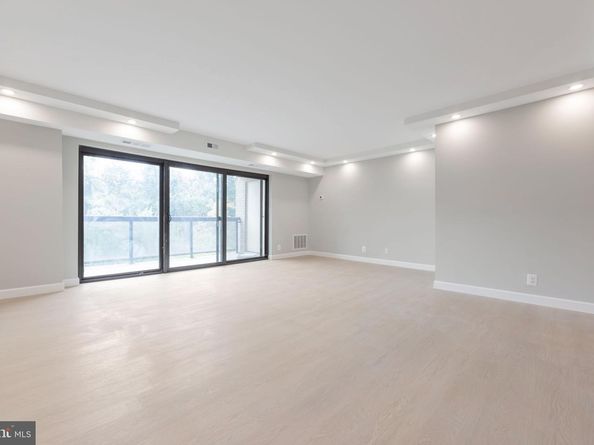 205 Yoakum Parkway 516, Alexandria VA 22304