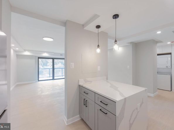 205 Yoakum Parkway 516, Alexandria VA 22304