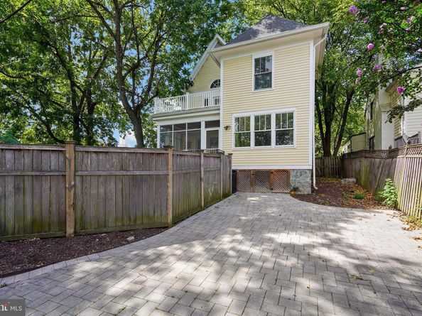 1503 Russell Road, Alexandria VA 22301