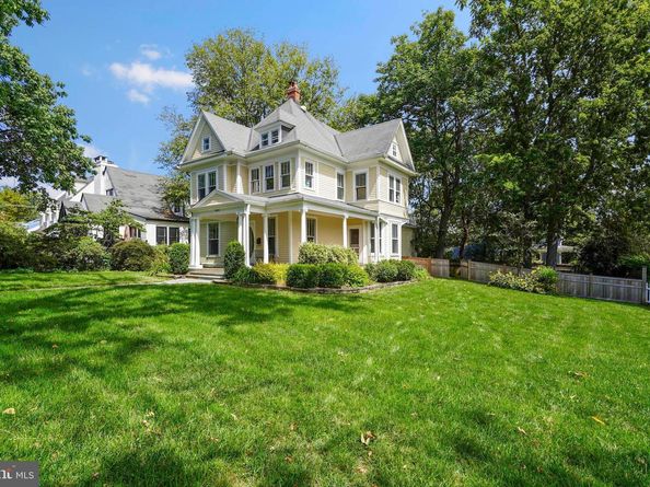 1503 Russell Road, Alexandria VA 22301