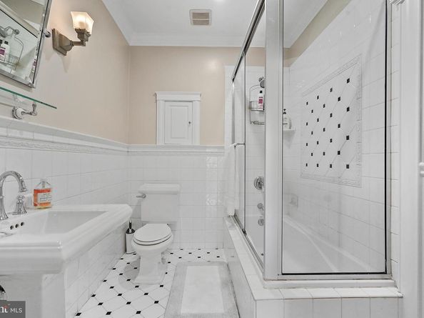 1503 Russell Road, Alexandria VA 22301