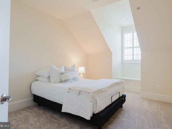 1855 Potomac Greens Drive, Alexandria VA 22314