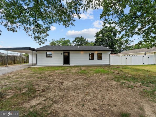 23 Flower Lane, Levittown PA 19055
