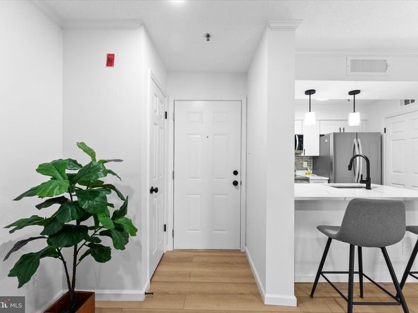 1504 Lincoln Way 400, Mclean VA 22102
