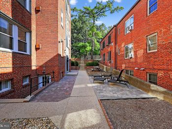33 Kennedy Street NW