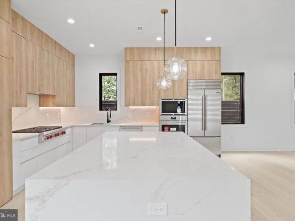 2007 S Joyce Street, Arlington VA 22202
