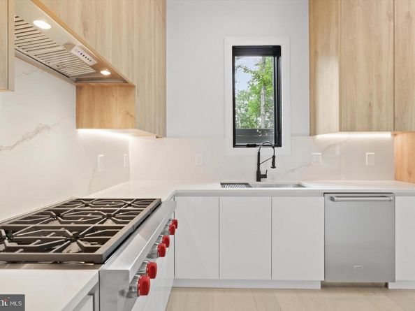 2007 S Joyce Street, Arlington VA 22202