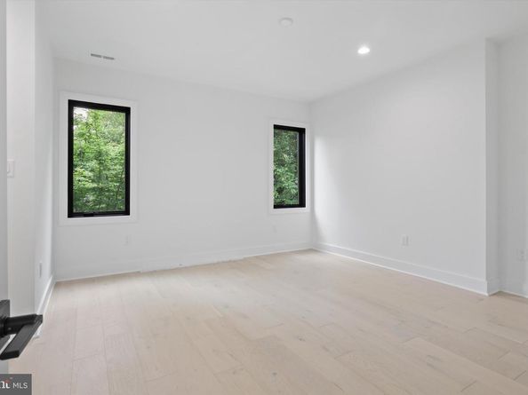 2007 S Joyce Street, Arlington VA 22202