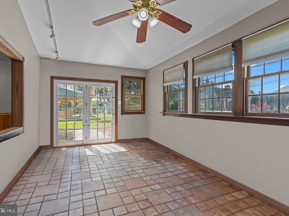 21 Downhill Road, Levittown PA 19056