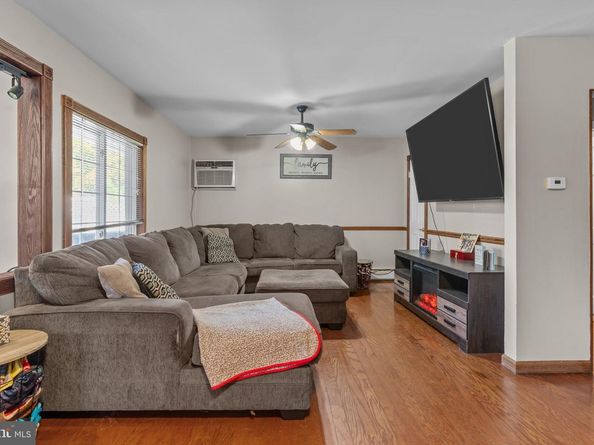 21 Downhill Road, Levittown PA 19056