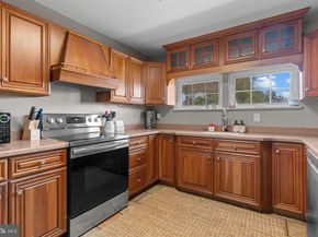 21 Downhill Road, Levittown PA 19056