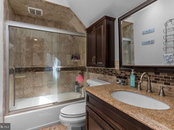 21 Downhill Road, Levittown PA 19056