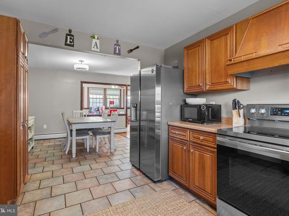 21 Downhill Road, Levittown PA 19056