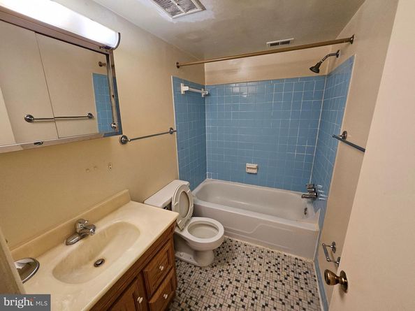 8300 Tobin Road 23, Annandale VA 22003