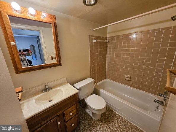 8300 Tobin Road 23, Annandale VA 22003