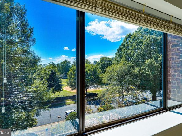 11500 Fairway Drive 402, Reston VA 20190