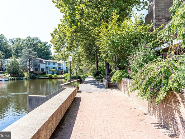 11500 Fairway Drive 402, Reston VA 20190