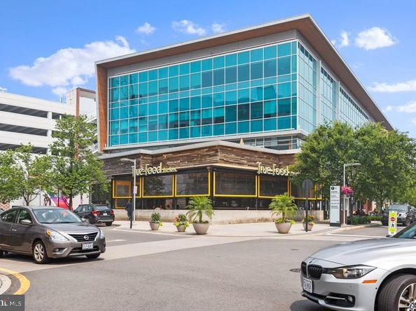 2415 Jackson Parkway, Vienna VA 22180