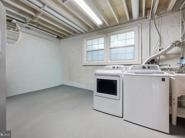 2415 Jackson Parkway, Vienna VA 22180