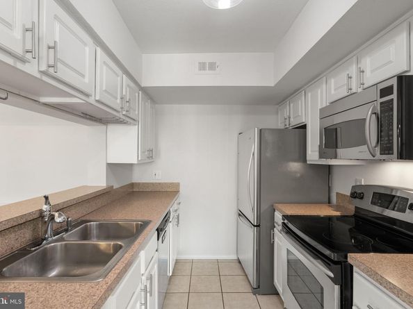 3309 Wyndham Circle 2186, Alexandria VA 22302