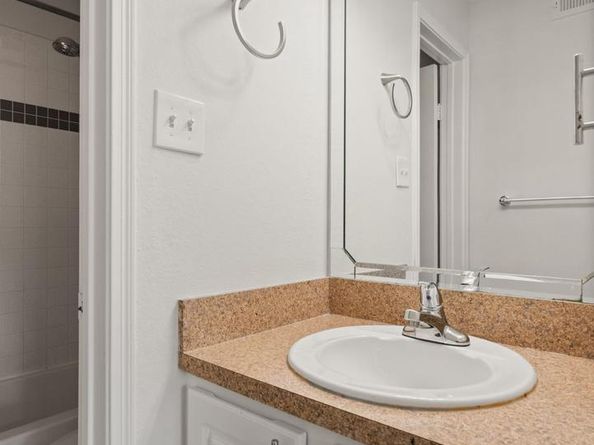 3309 Wyndham Circle 2186, Alexandria VA 22302