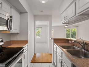 3309 Wyndham Circle 2186, Alexandria VA 22302