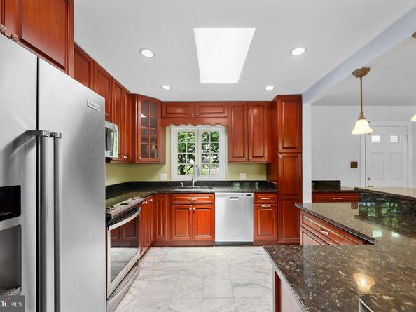 7030 Santa Maria Ct, Mclean VA 22101