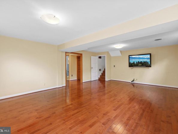 7030 Santa Maria Ct, Mclean VA 22101
