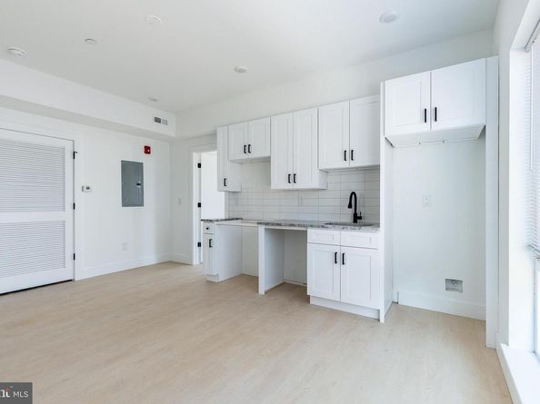 2400 W Montgomery Avenue, Philadelphia PA 19121