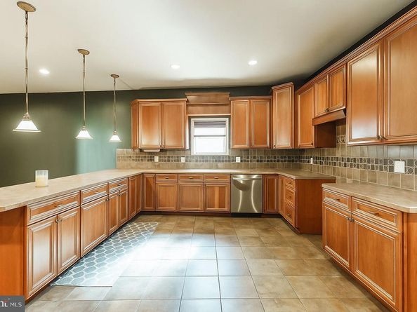 207 Moore Street, Philadelphia PA 19148