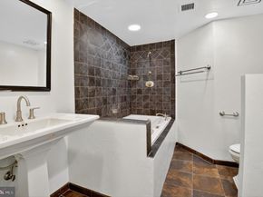1099 22nd Street NW 304, Washington DC 20037