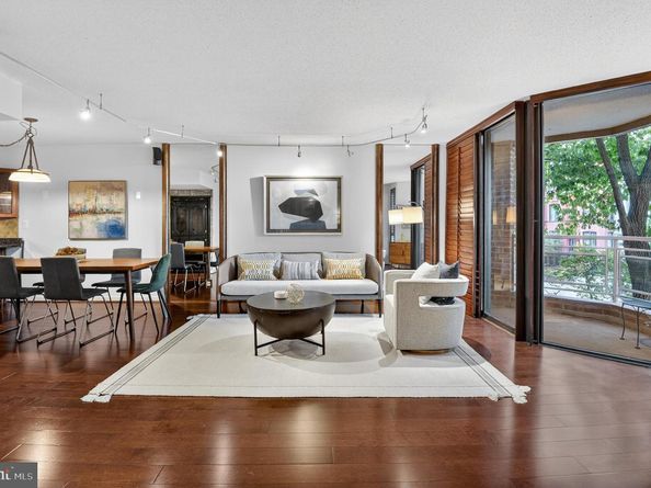 1099 22nd Street NW 304, Washington DC 20037