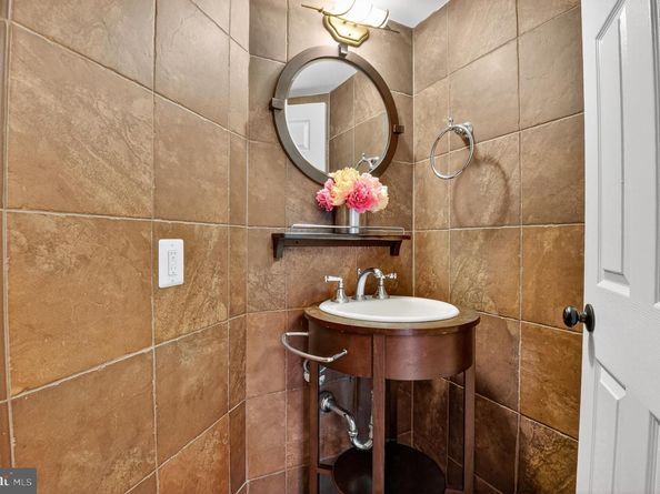 1099 22nd Street NW 304, Washington DC 20037