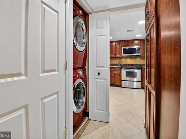 1099 22nd Street NW 304, Washington DC 20037