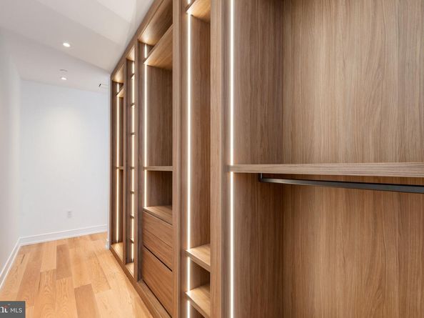 223 S 6TH Street 701, Philadelphia PA 19106