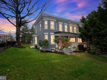 3009 20TH Street NE