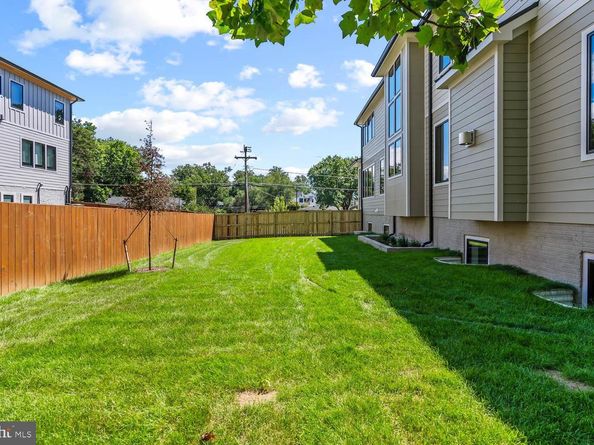 501 Yeonas Drive SW, Vienna VA 22180