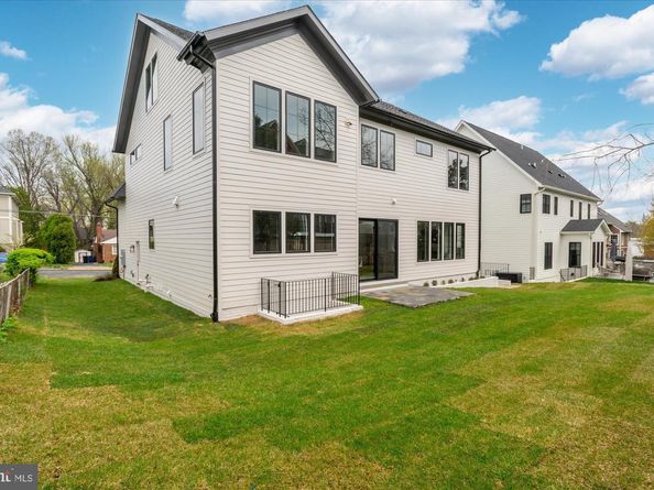 6200 31st Street N, Arlington VA 22207