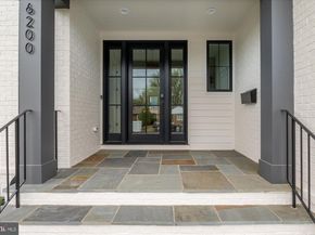 6200 31st Street N, Arlington VA 22207