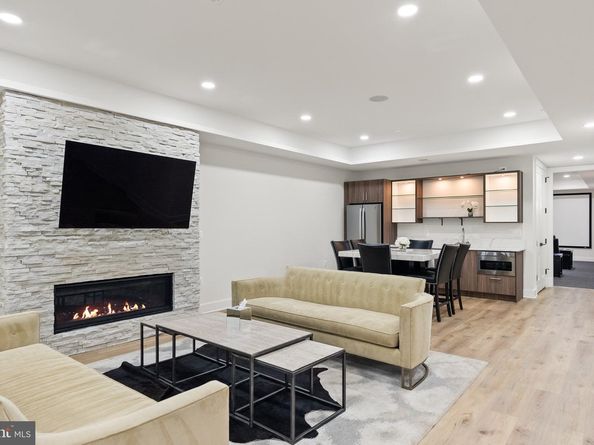8100 Lewinsville, Mclean VA 22102