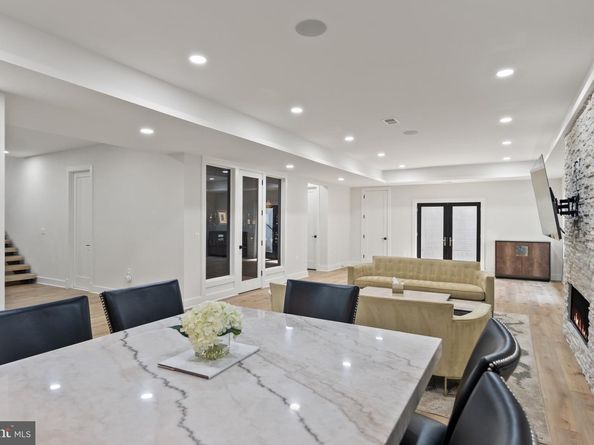 8100 Lewinsville, Mclean VA 22102