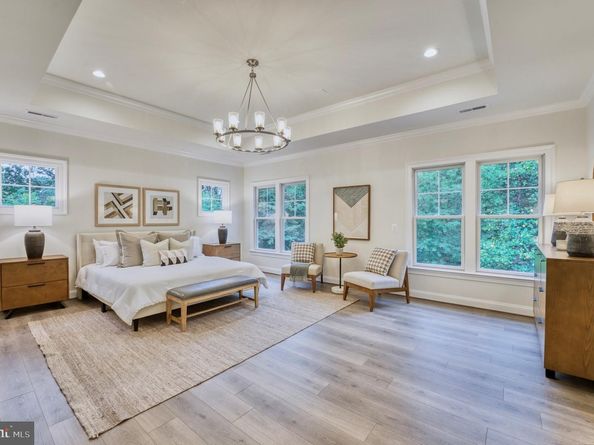 2335 Dale Drive, Falls Church VA 22043