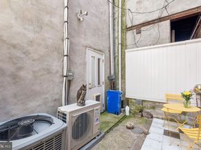 932 Locust Street, Philadelphia PA 19107