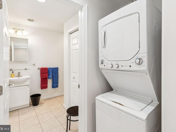 932 Locust Street, Philadelphia PA 19107