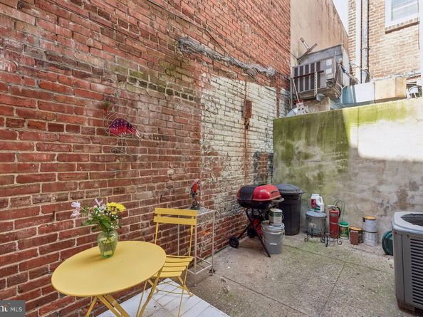 932 Locust Street, Philadelphia PA 19107