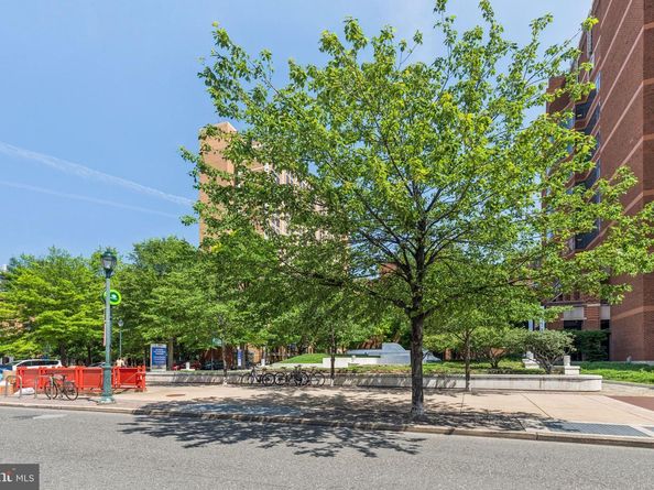 932 Locust Street, Philadelphia PA 19107