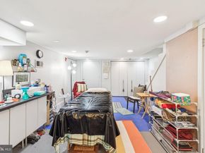 932 Locust Street, Philadelphia PA 19107