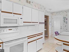 1018 Corn Crib Drive, Huntingdon Valley PA 19006