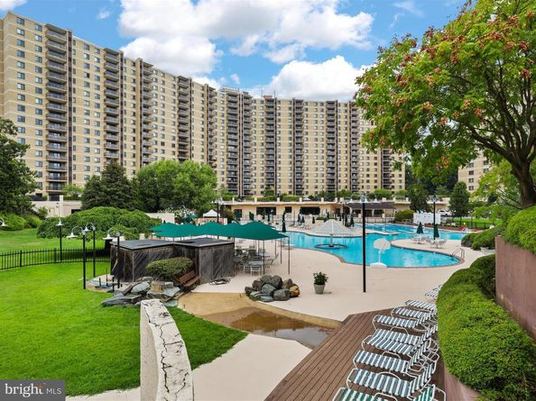 203 Yoakum Parkway 1516, Alexandria VA 22304